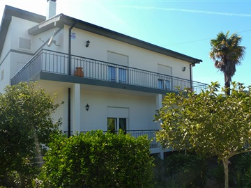 House T4 / Amares, Amares e Figueiredo