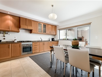 Moradia em Banda T4 / Cascais, Abóboda