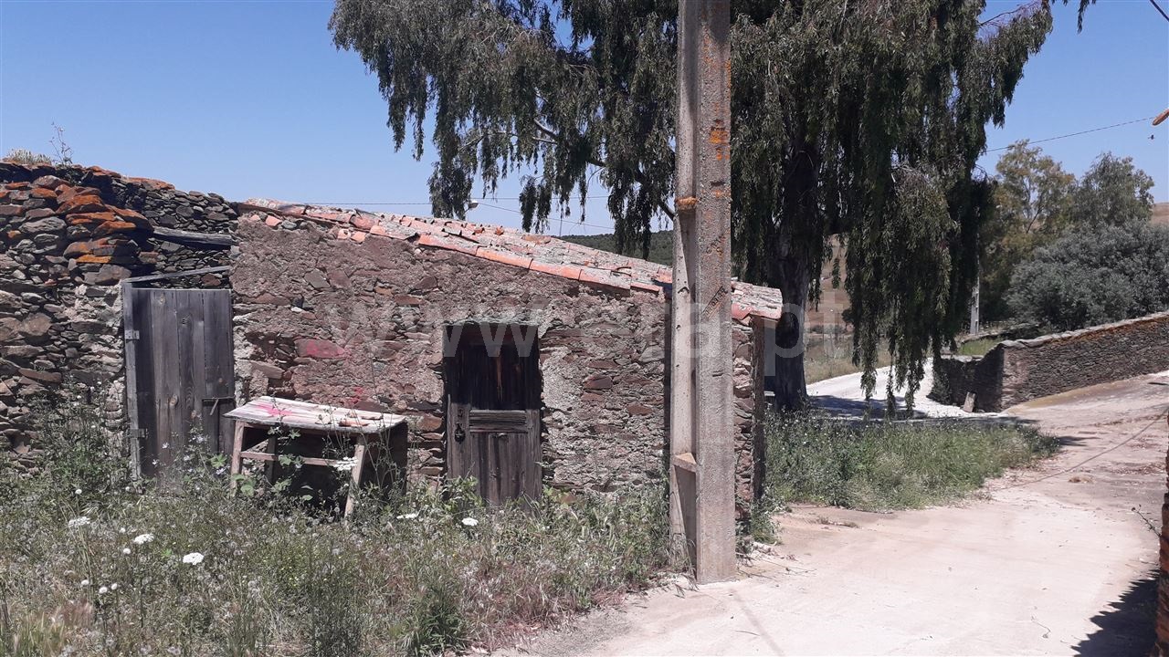 Plot with ruin / Mértola, Espírito Santo / Sale / Ref. 216200146